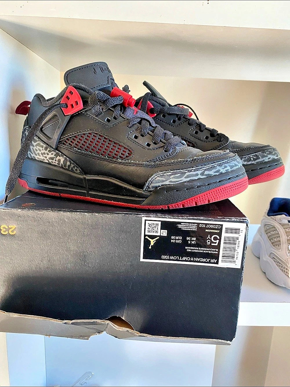 Jordan Air Jordan 3 Retro Black & Red Kids US 5.5Y